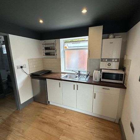 Brand New Large Studio Flat! Sutton  Ngoại thất bức ảnh