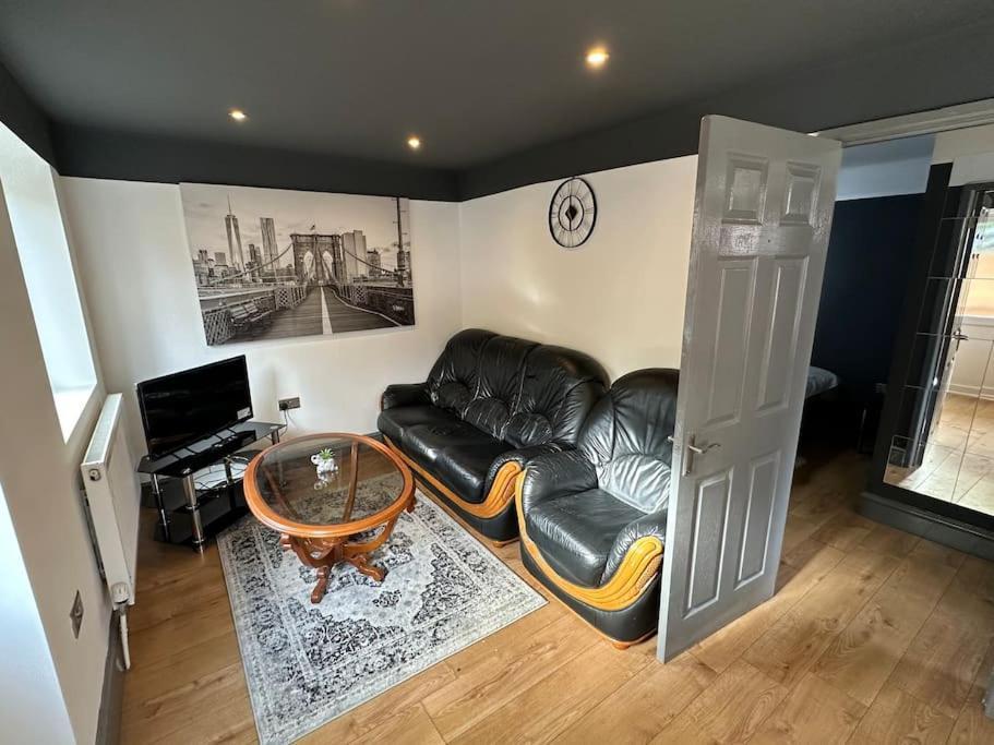 Brand New Large Studio Flat! Sutton  Ngoại thất bức ảnh