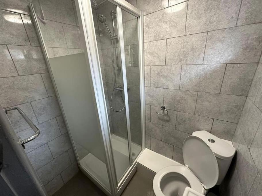 Brand New Large Studio Flat! Sutton  Ngoại thất bức ảnh