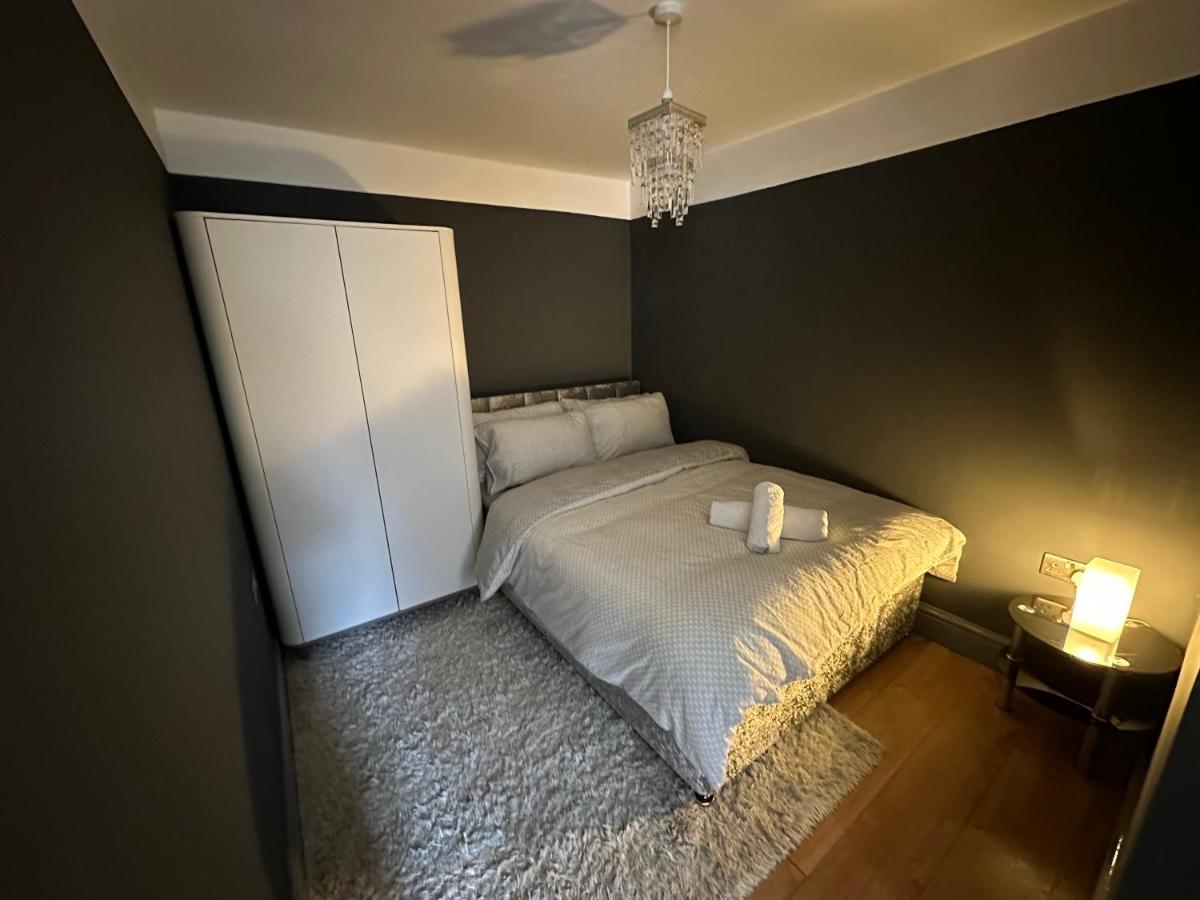 Brand New Large Studio Flat! Sutton  Ngoại thất bức ảnh