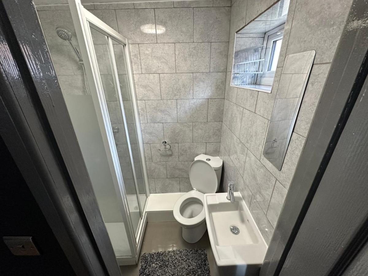 Brand New Large Studio Flat! Sutton  Ngoại thất bức ảnh